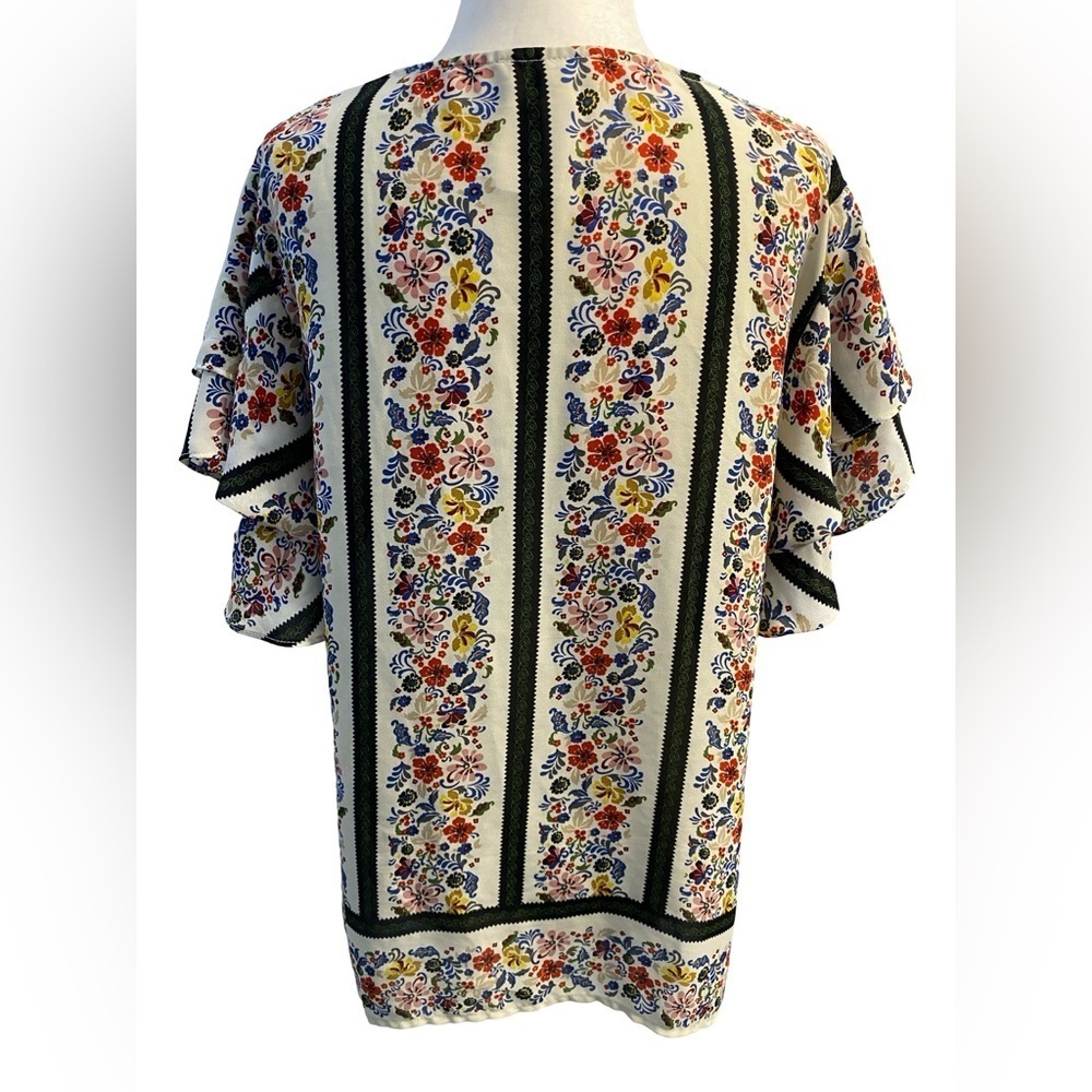 Faith & Joy Floral Blouse With Ruffle Sleeves Size  
M Pit 20 Pulls In Fabric - Picture 4 of 12